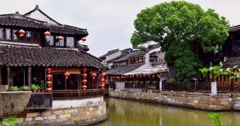 逃离老旧温泉社